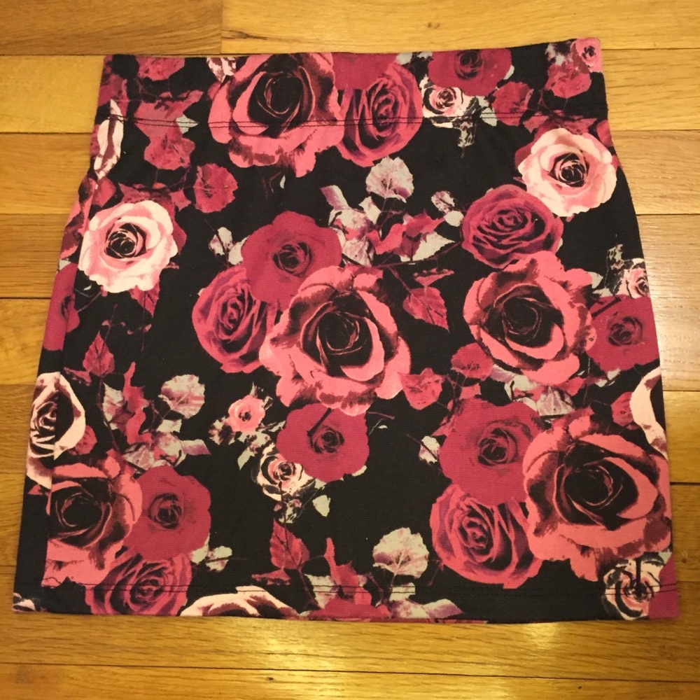 Nollie PacSun Black & Pink Floral Body Con Skirt